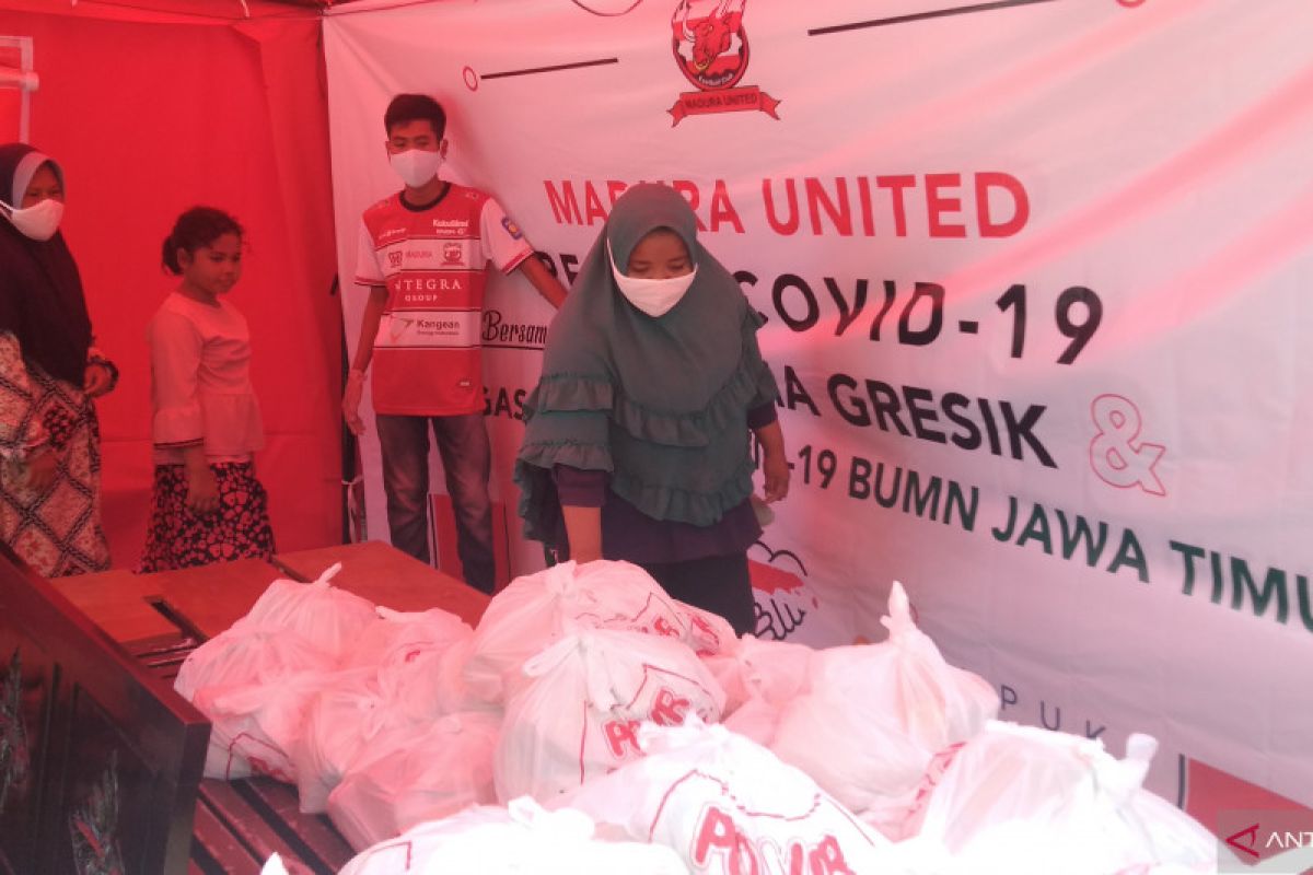 PWI, Madura United FC distribute 600 aid packages to locals