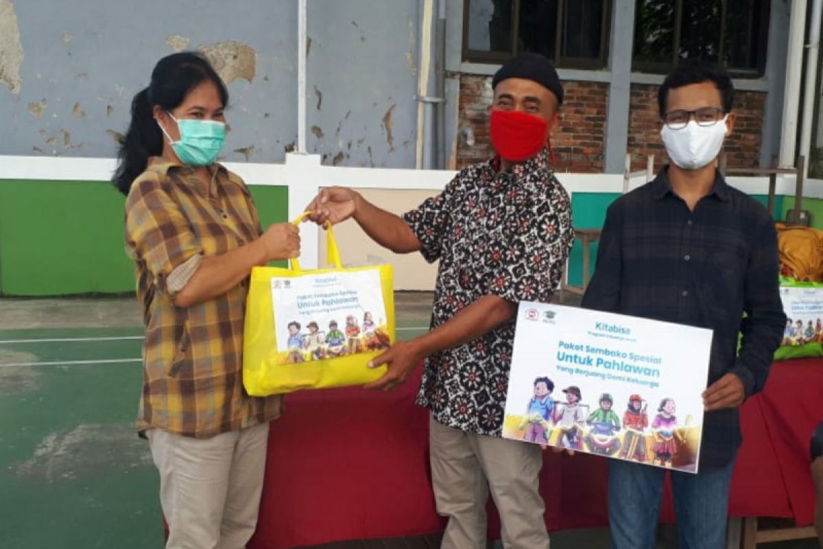 ACT bagikan sembako kepada warga terdampak wabah Covid-19 di Tembalang