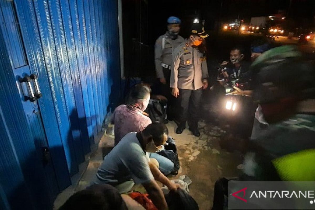 Polisi Muarojambi tangkal berbagai modus pemudik yang berupaya maksa masuk Jambi