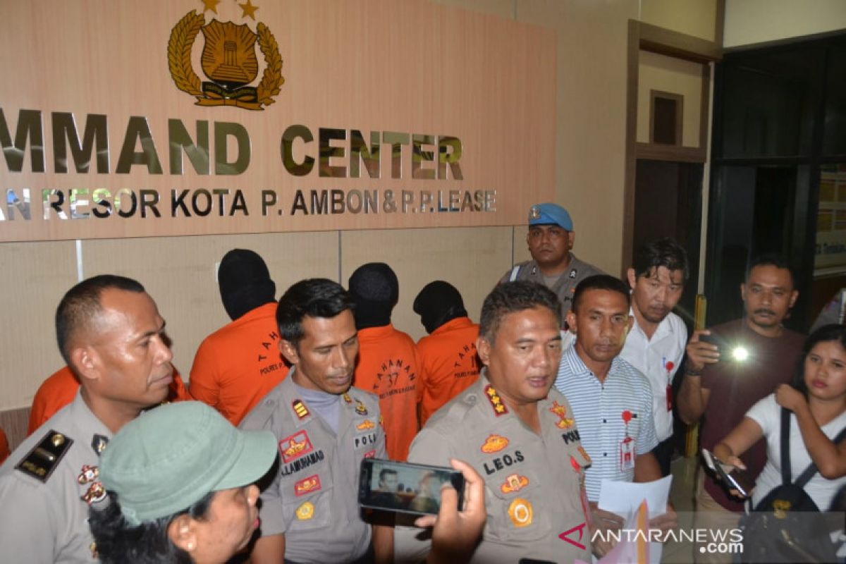 Kapolresta Ambon intensif ingatkan warga gunakan masker dan jaga jarak