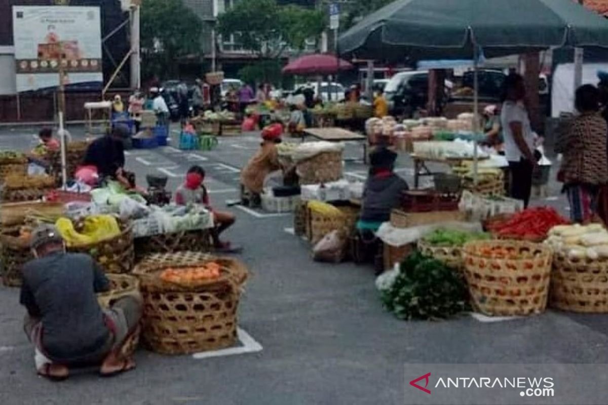 Pedagang pasar di Denpasar mulai ditertibkan