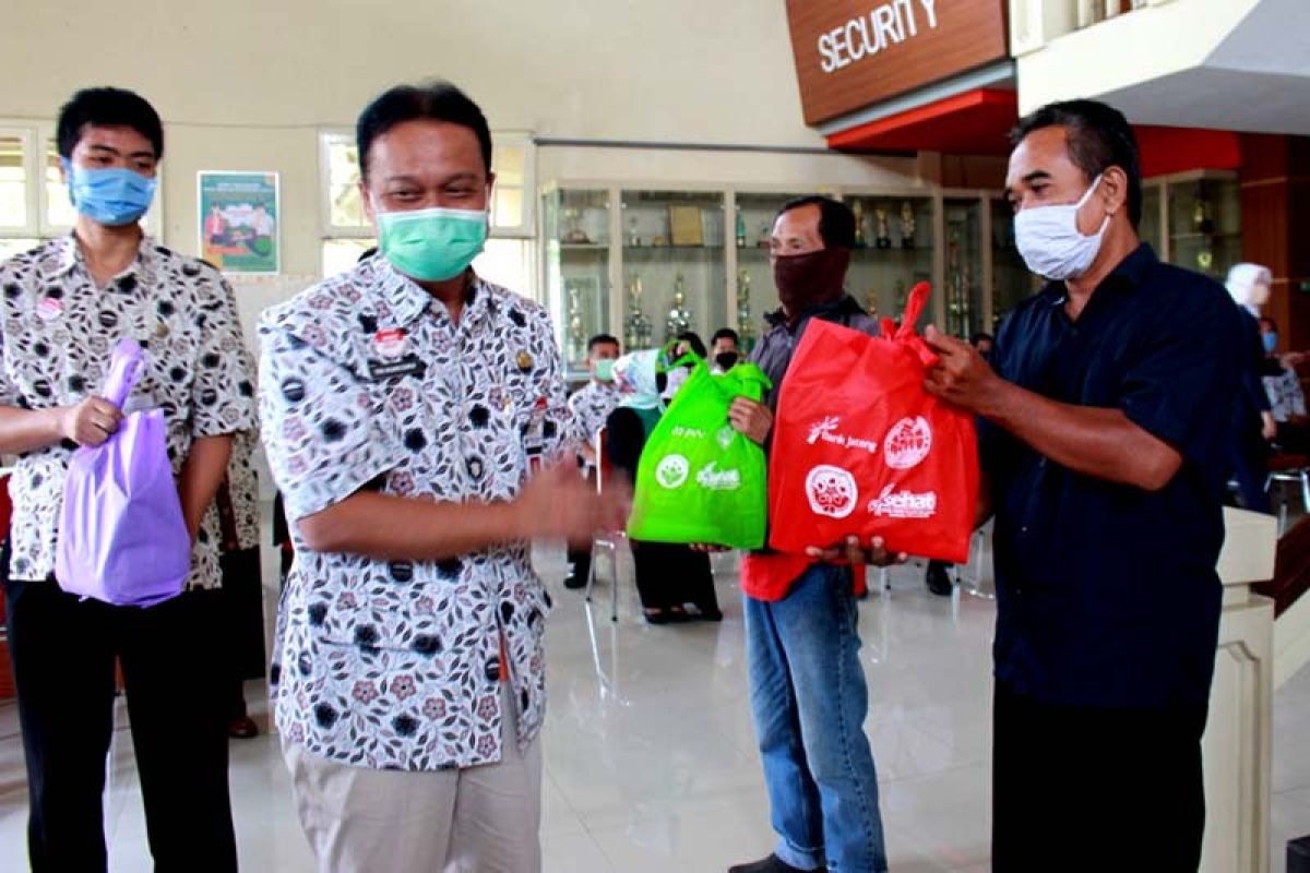 RSMS Purwokerto salurkan ribuan paket sembako untuk warga miskin