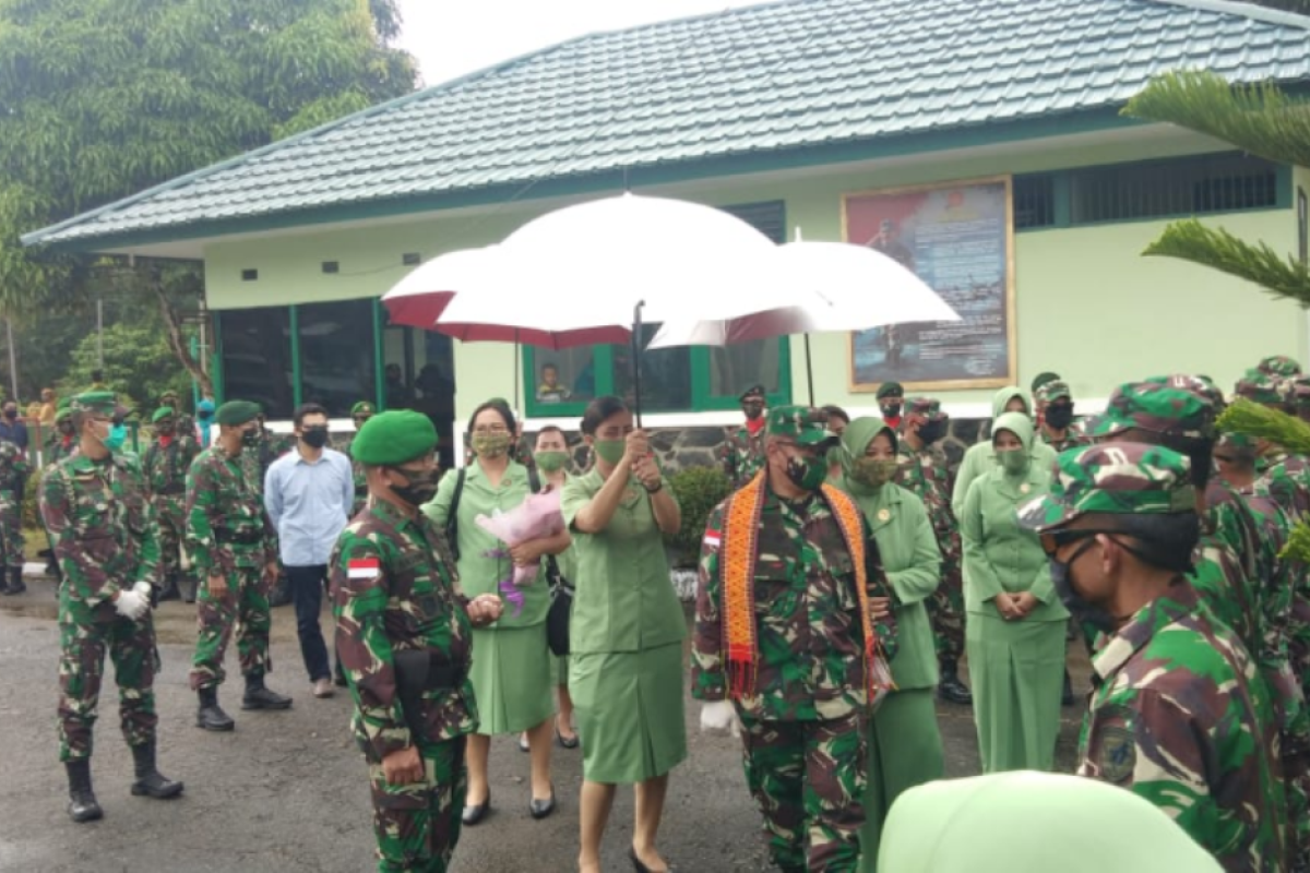 Danrem 121/Alam Bhana Wanawa  kunjungi pos batas Indonesia - Malaysia