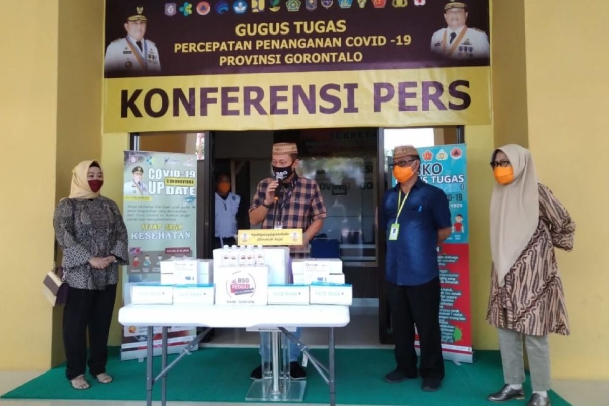 Bank Sulutgo serahkan bantuan alat kesehatan ke gugus tugas