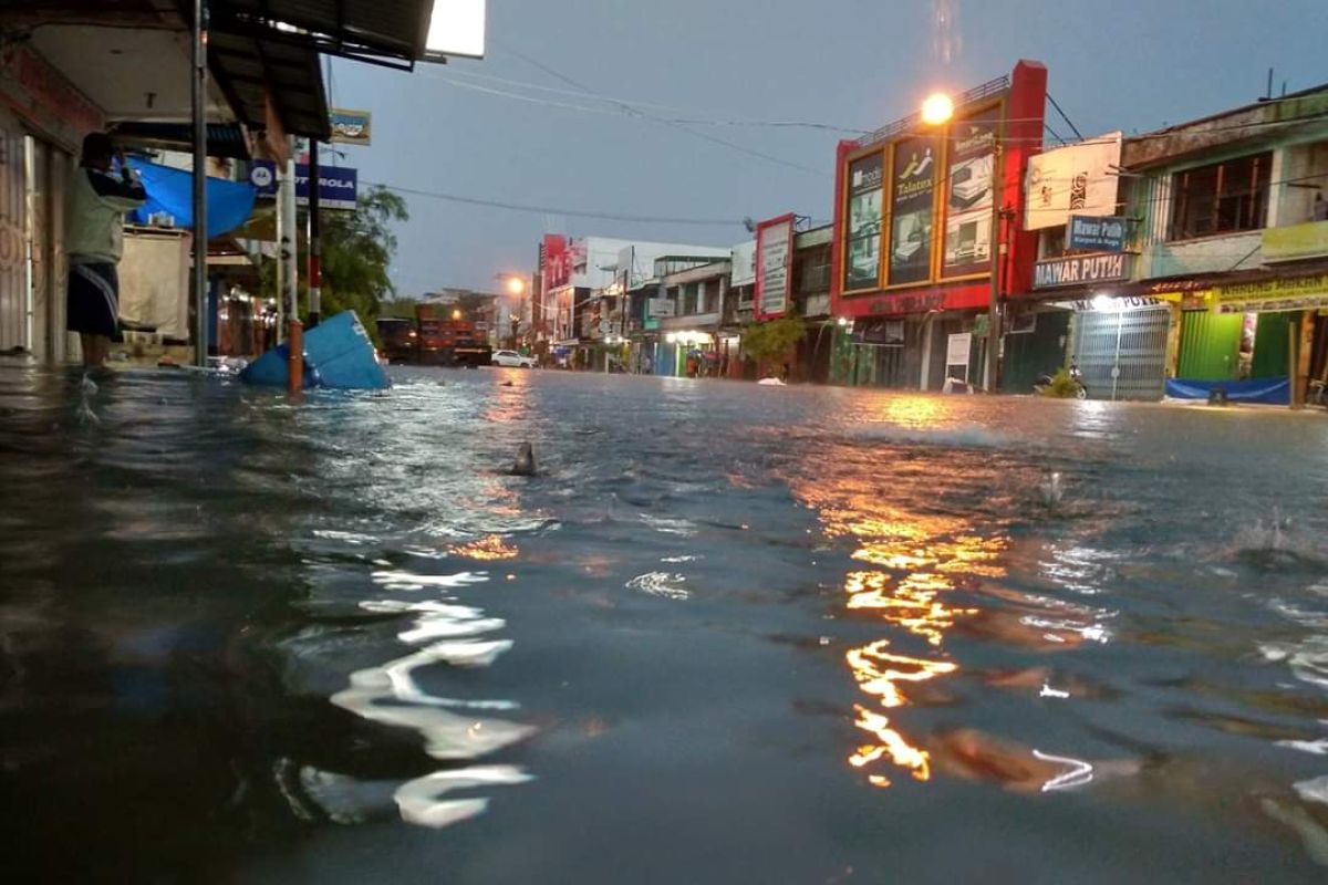 Banjir di Banda Aceh diakibatkan saluran air bermasalah dan tersumbat sampah