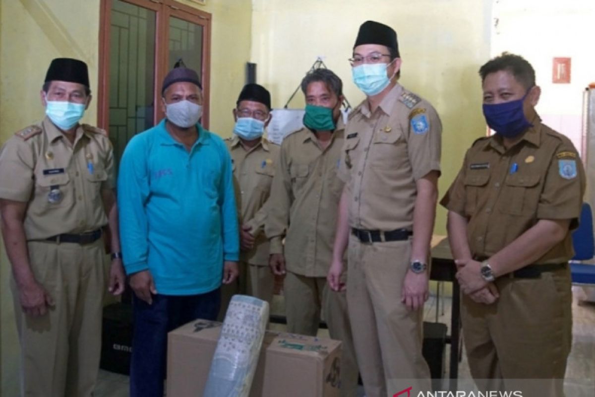 Pemkab Bangka Barat salurkan bantuan ke masjid