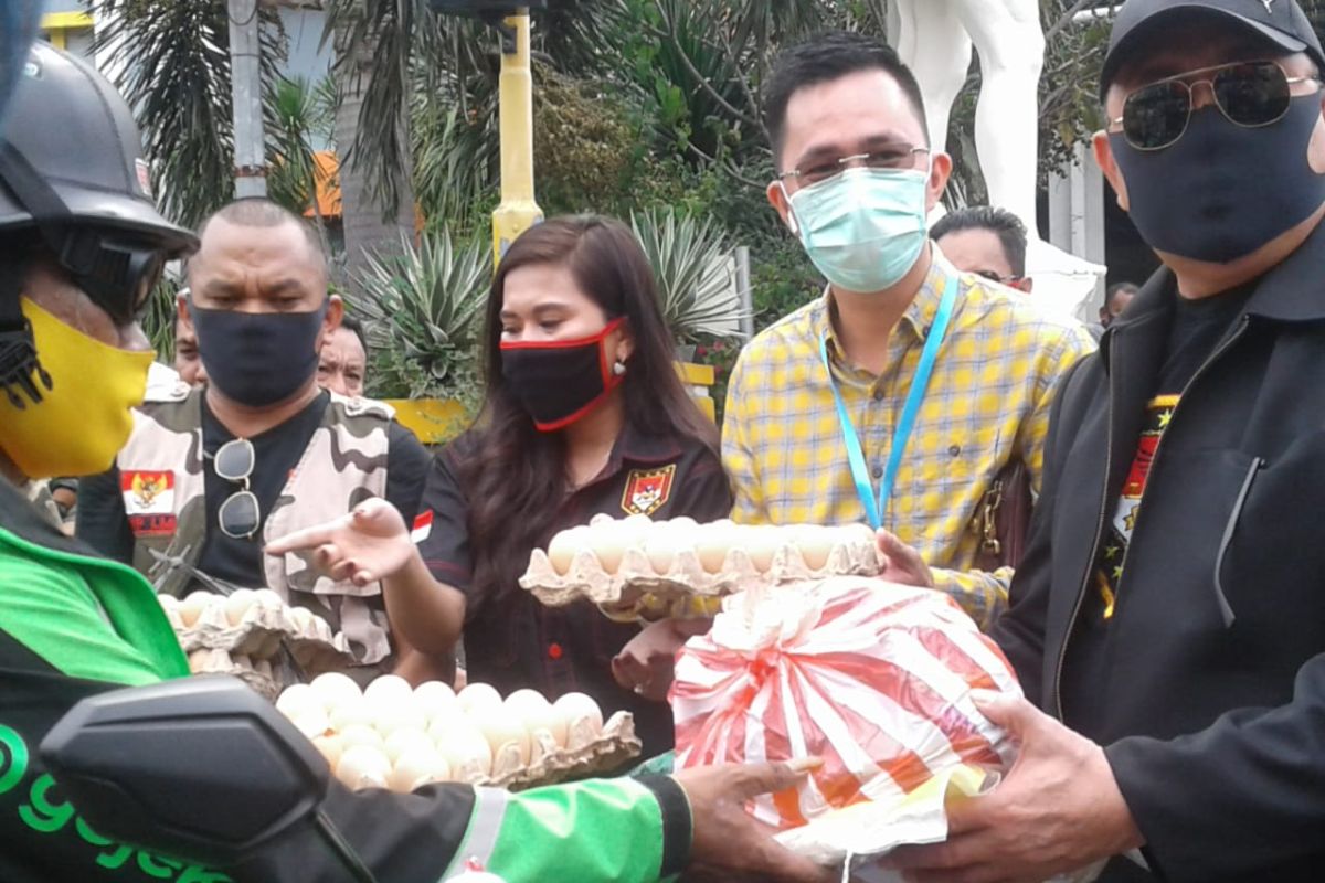 LMI berbagi kasih dengan masyarakat terdampak COVID-19 di Manado