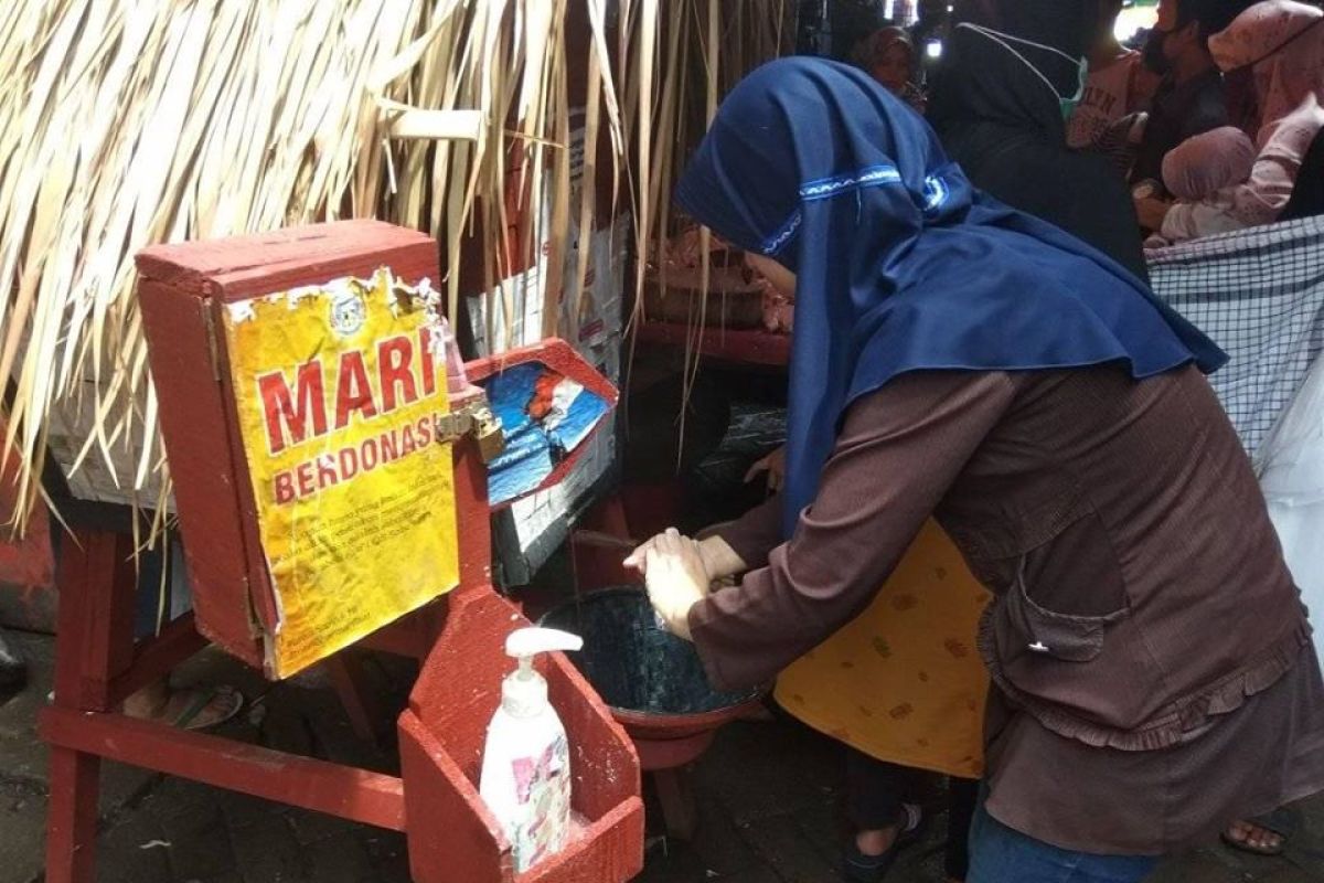 Disperindag Lebak beri edukasi pedagang Pasar Rangkasbitung tentang bahaya COVID-19