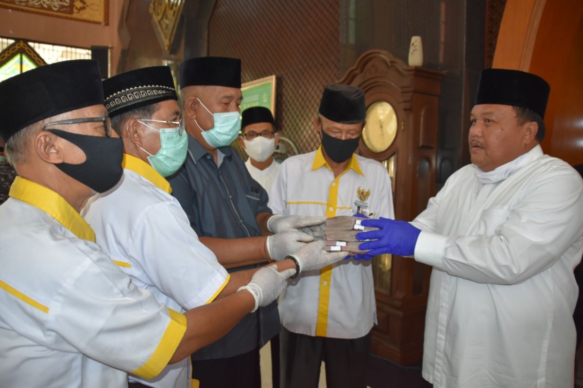 Wali Kota Sibolga serahkan zakat harta keluarga ke Baznas