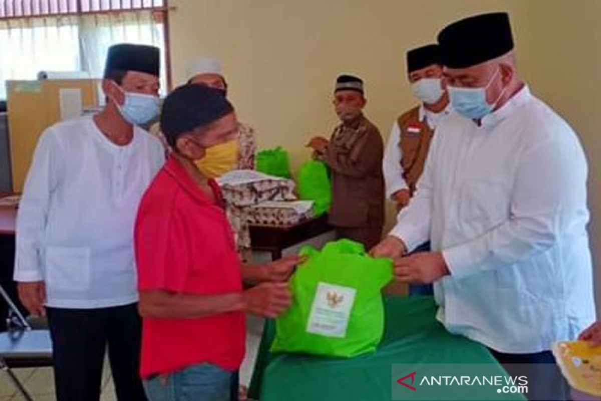 Baznas Bagikan Paket Sembako Bantu Masyarakat Terdampak COVID-19