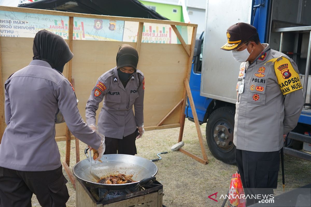 Polda Gorontalo buka dapur umum terdampak COVID-19 di Tibawa