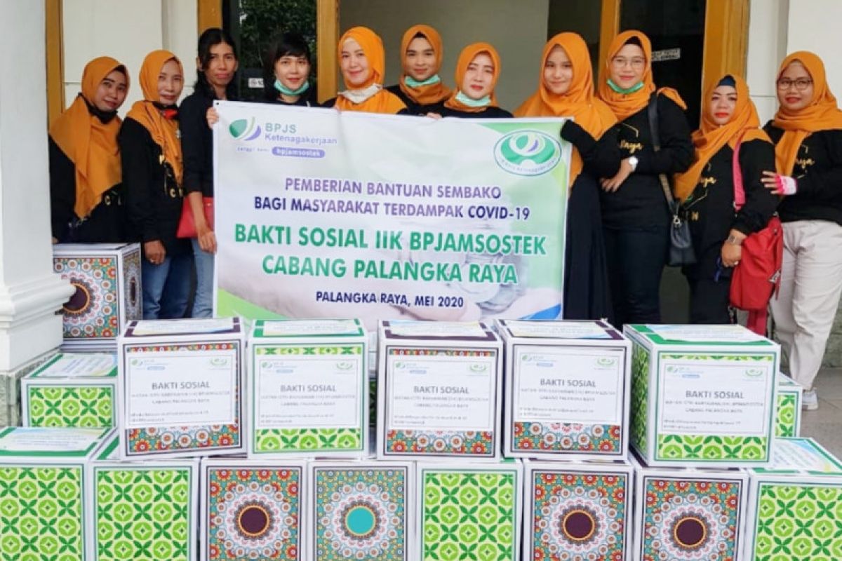 IIK BPJAMSOSTEK salurkan bantuan paket sembako