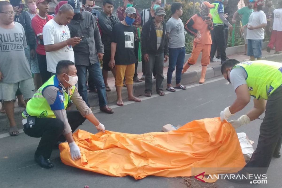 Seorang wanita tewas di tempat dalam kecelakaan di Tambora