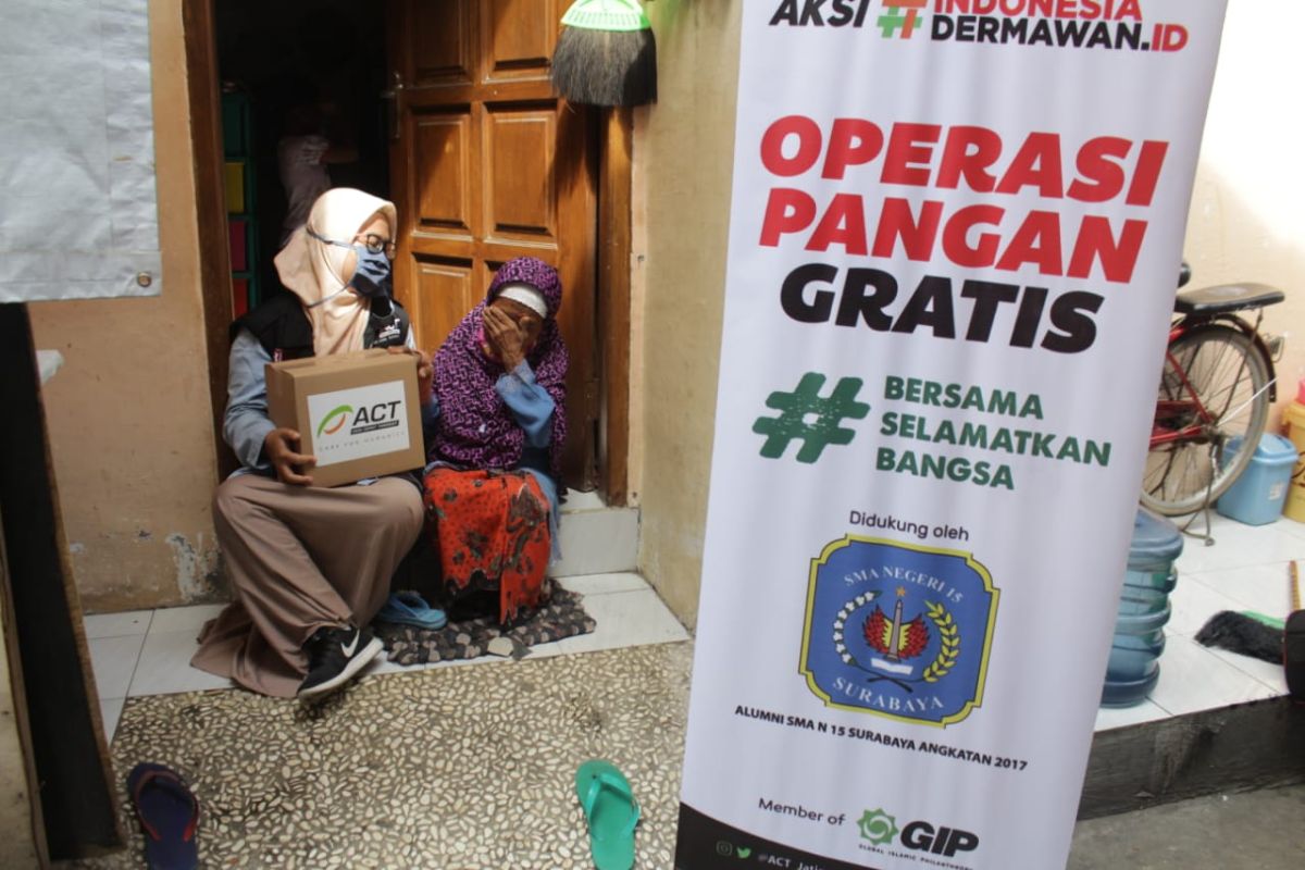 ACT Jatim salurkan bantuan pangan kepada masyarakat prasejahtera