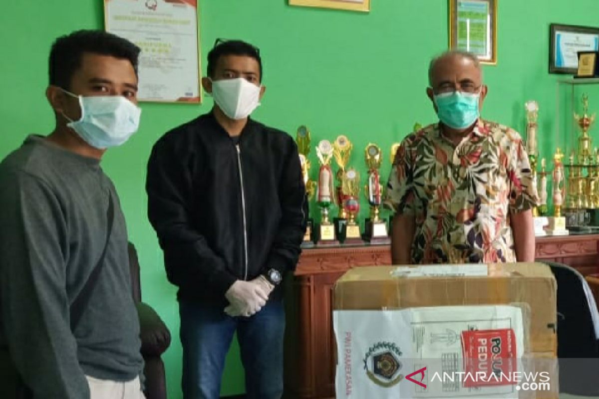 PWI Pamekasan bantu 102 baju hazmat kepada tenaga medis RSUD