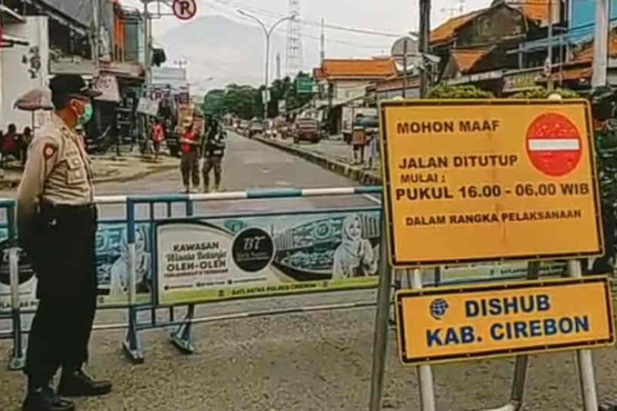 Empat jalan protokol Kabupaten Cirebon ditutup sementara