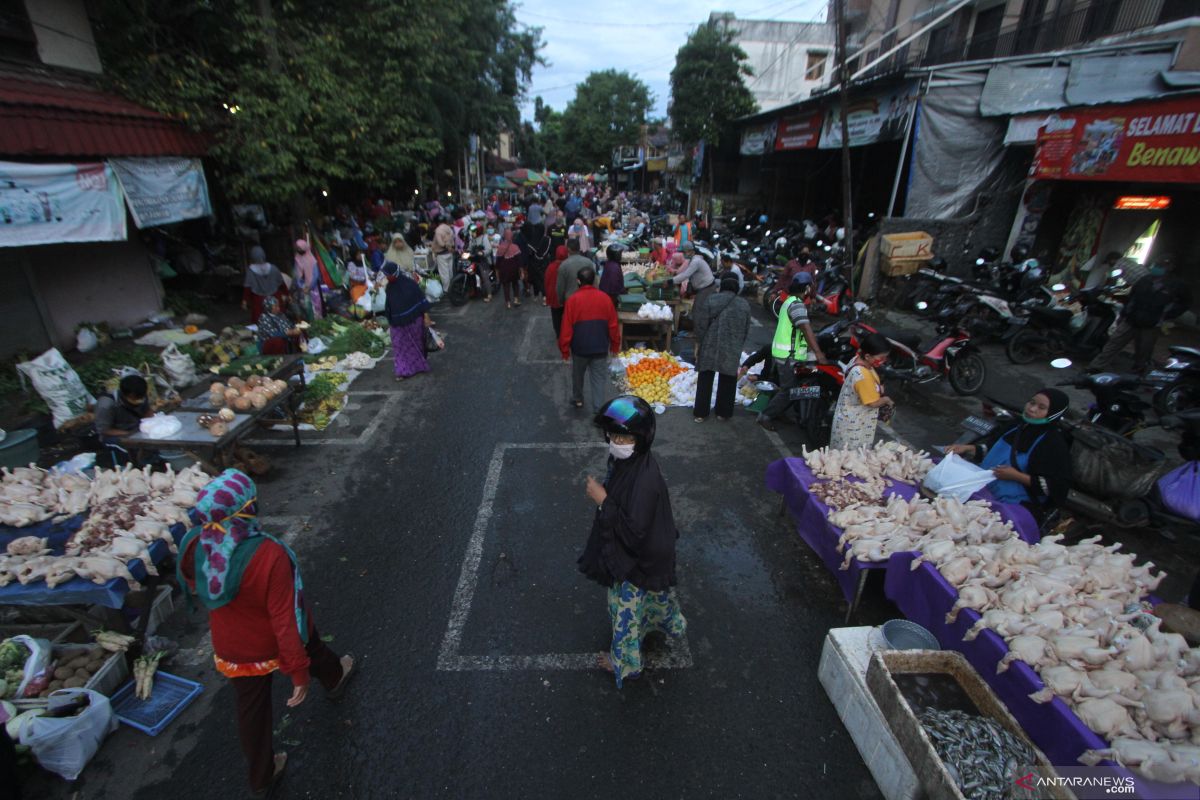 Penerapan jaga jarak di Pasar Banjarbaru Kalsel, pedagang senang