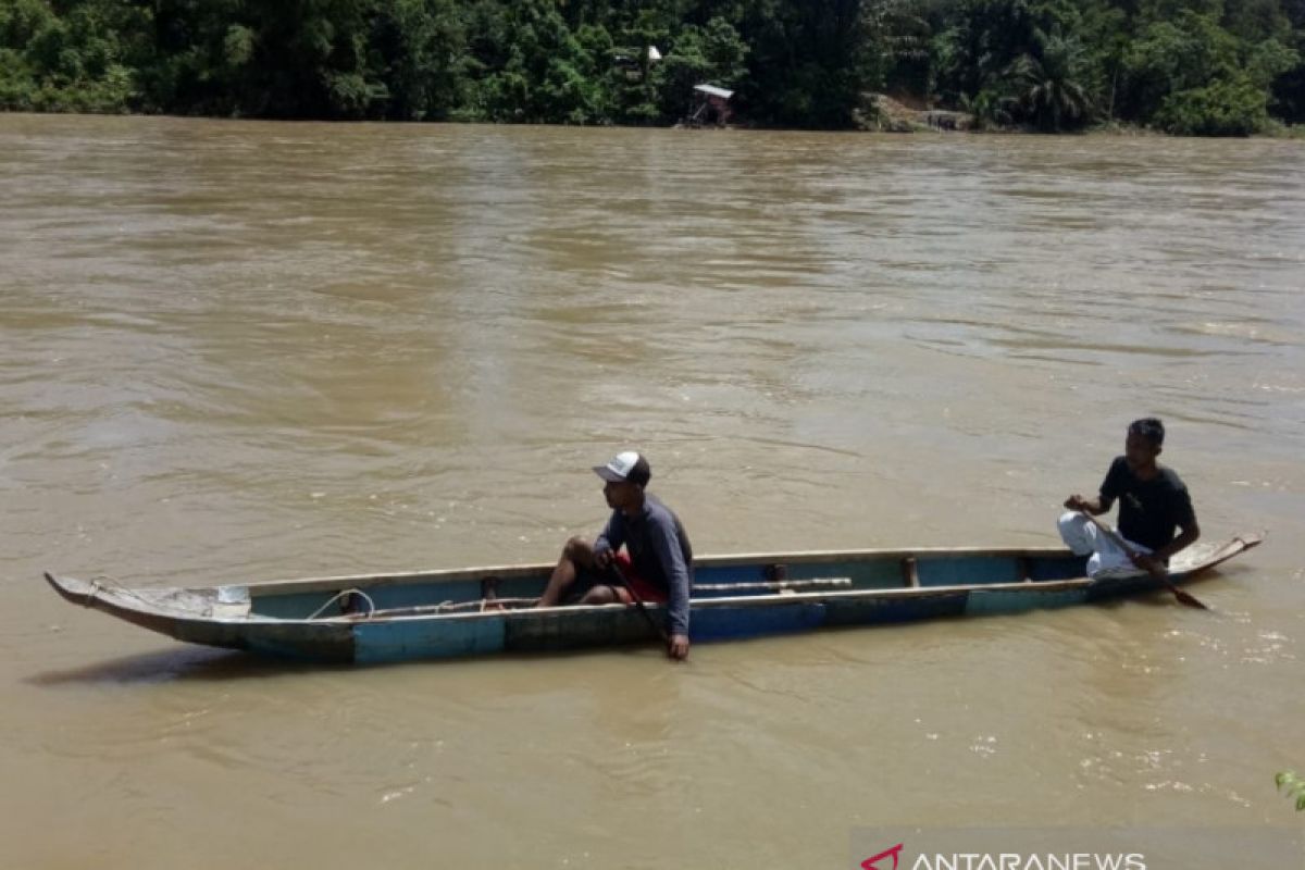 Satu dari tiga warga tenggelam di sungai belum ditemukan