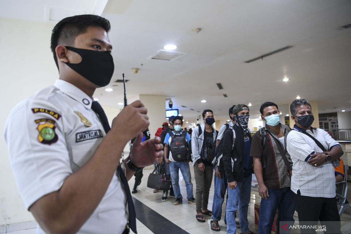 Jakarta to quarantine, return entrants unable to present entry permit