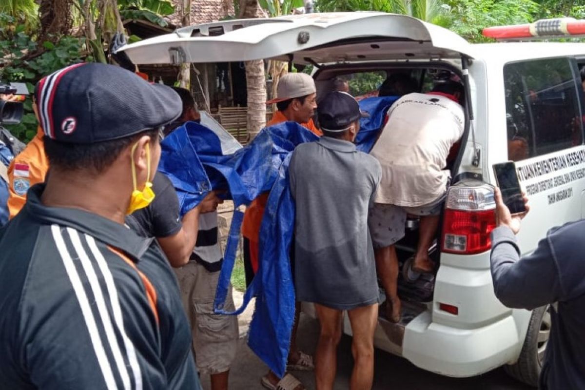Dua pencari ikan yang hilang diterjang gelombang di Gua Manik Jepara ditemukan tewas