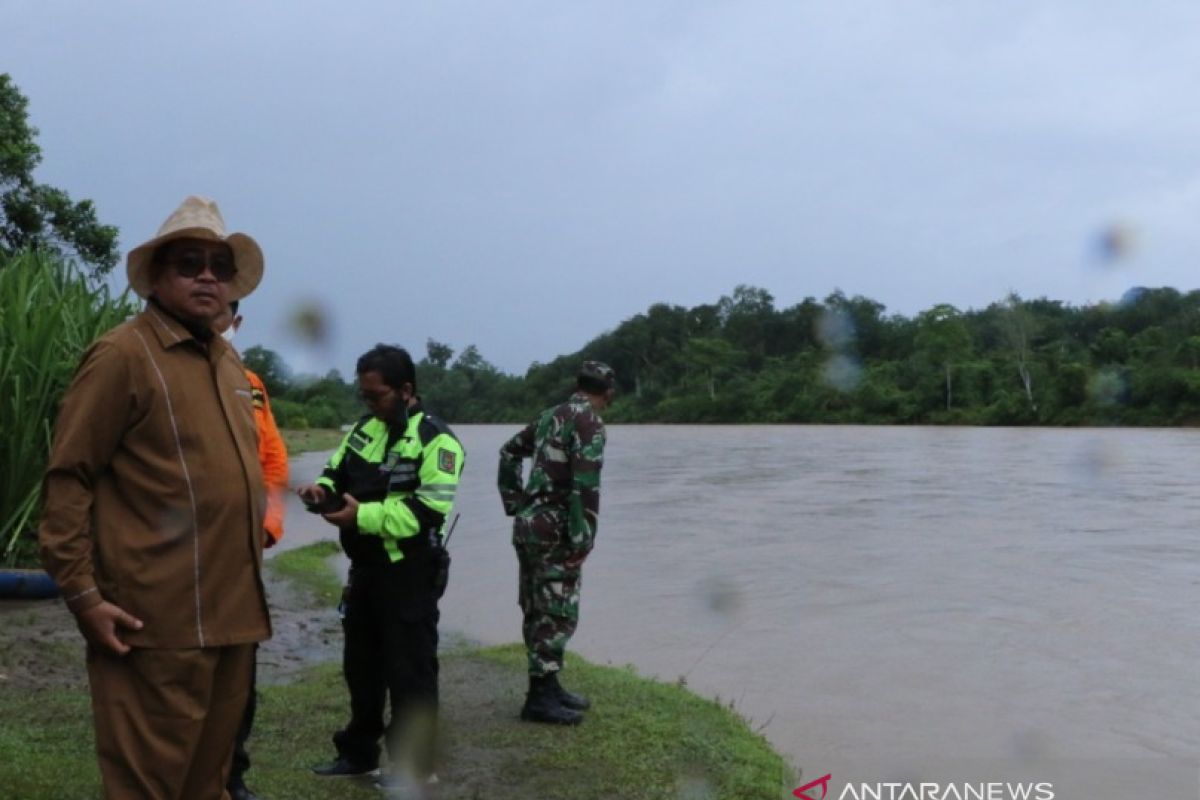 Bupati Aceh Barat tinjau pencarian warganya yang tenggelam di sungai