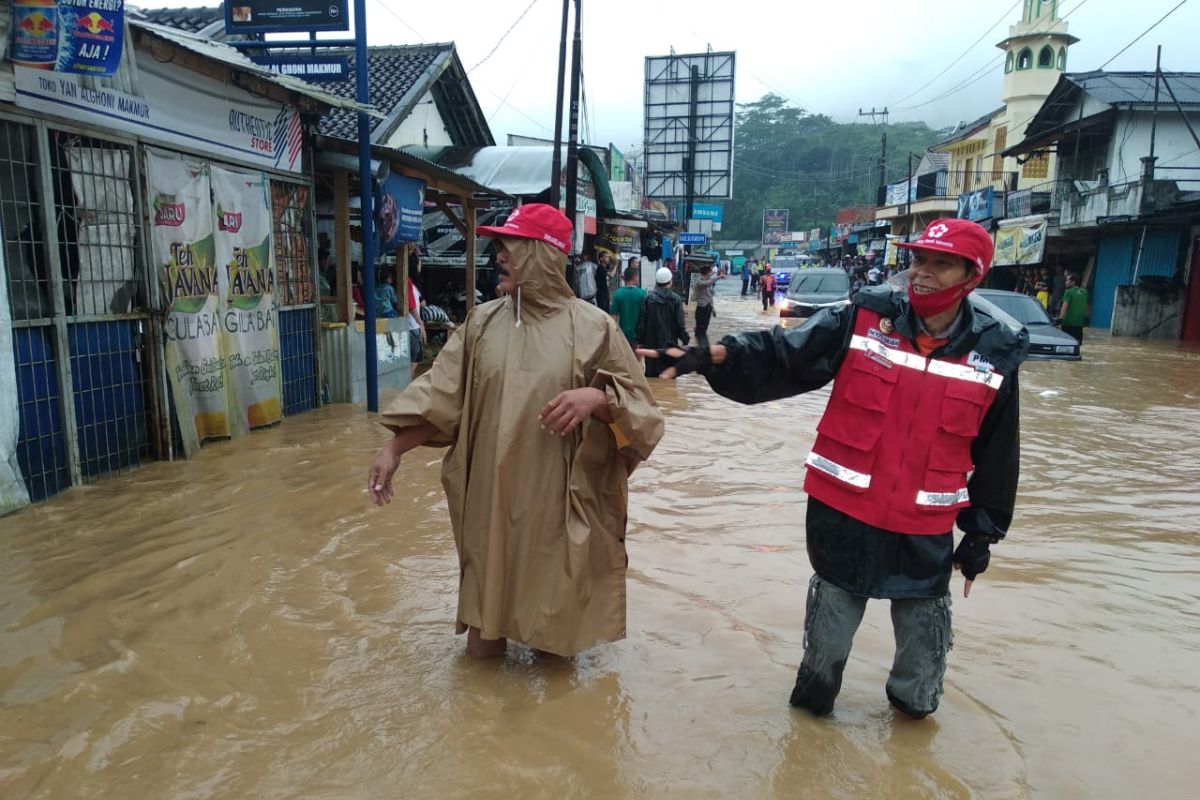 Banjir rendam puluhan rumah di Kecamatan Baros Sukabumi
