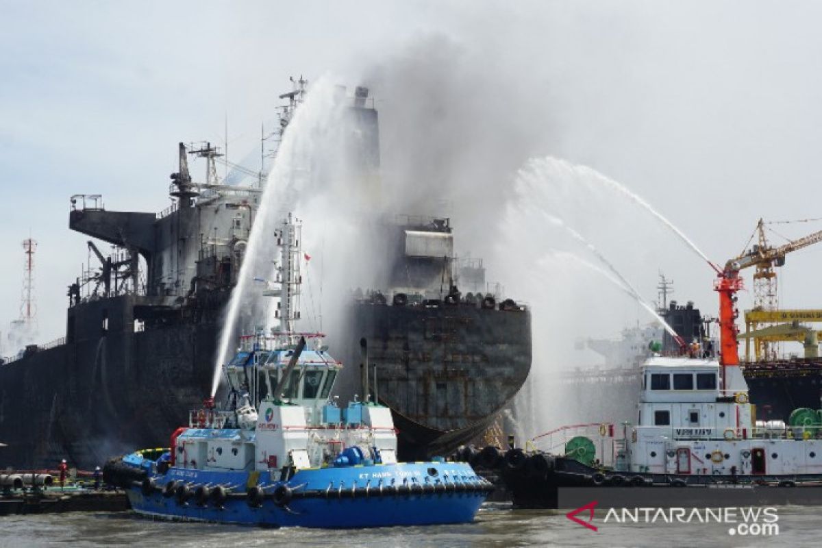 Korban meninggal kebakaran kapal tanker di Belawan bertambah menjadi dua orang