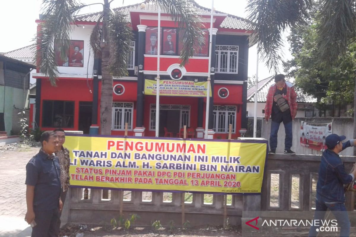 Kantor DPC PDI Perjuangan Bekasi disegel ahli waris pemilik tanah dan bangunan
