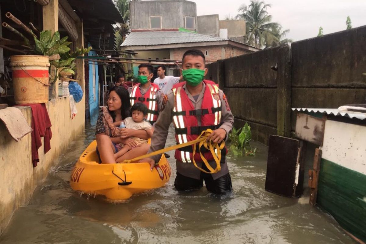 Polda Sumut bantu korban banjir di Kota Medan