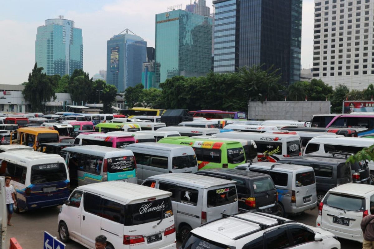 Sebanyak 202 kendaraan travel gelap yang nekad angkut pemudik dikandangkan