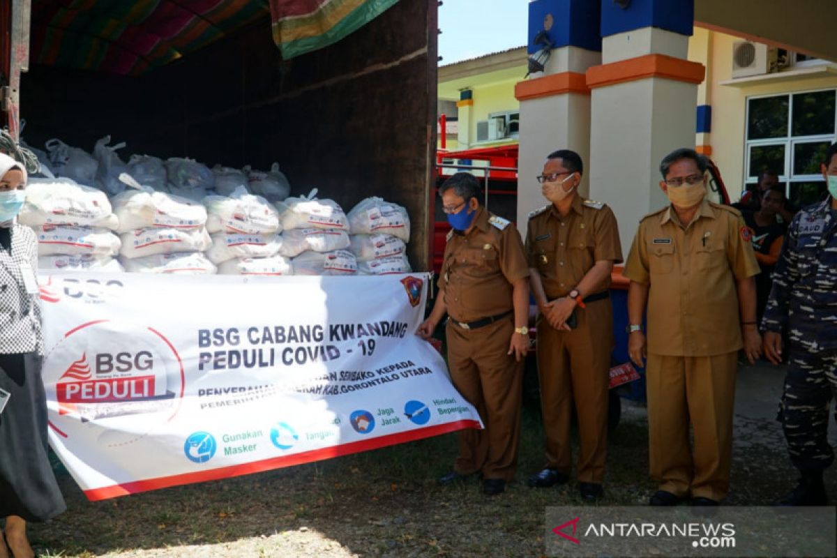 Bank SulutGo tambah bantuan sembako bagi warga terdampak COVID-19