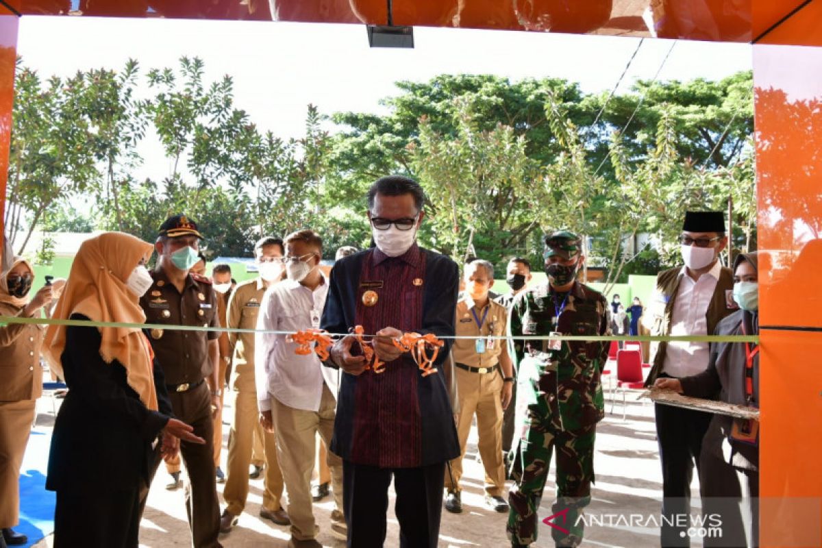 Gubernur Sulsel Nurdin Abdullah resmikan ruangan "Infection Center" COVID-19 di 2 RS