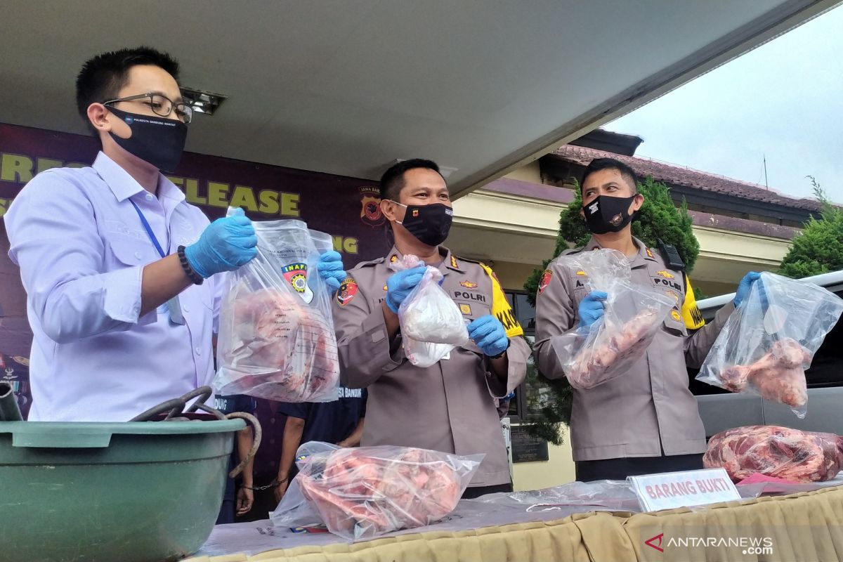 Empat pengedar daging babi serupai daging sapi diamankan di Kabupaten Bandung
