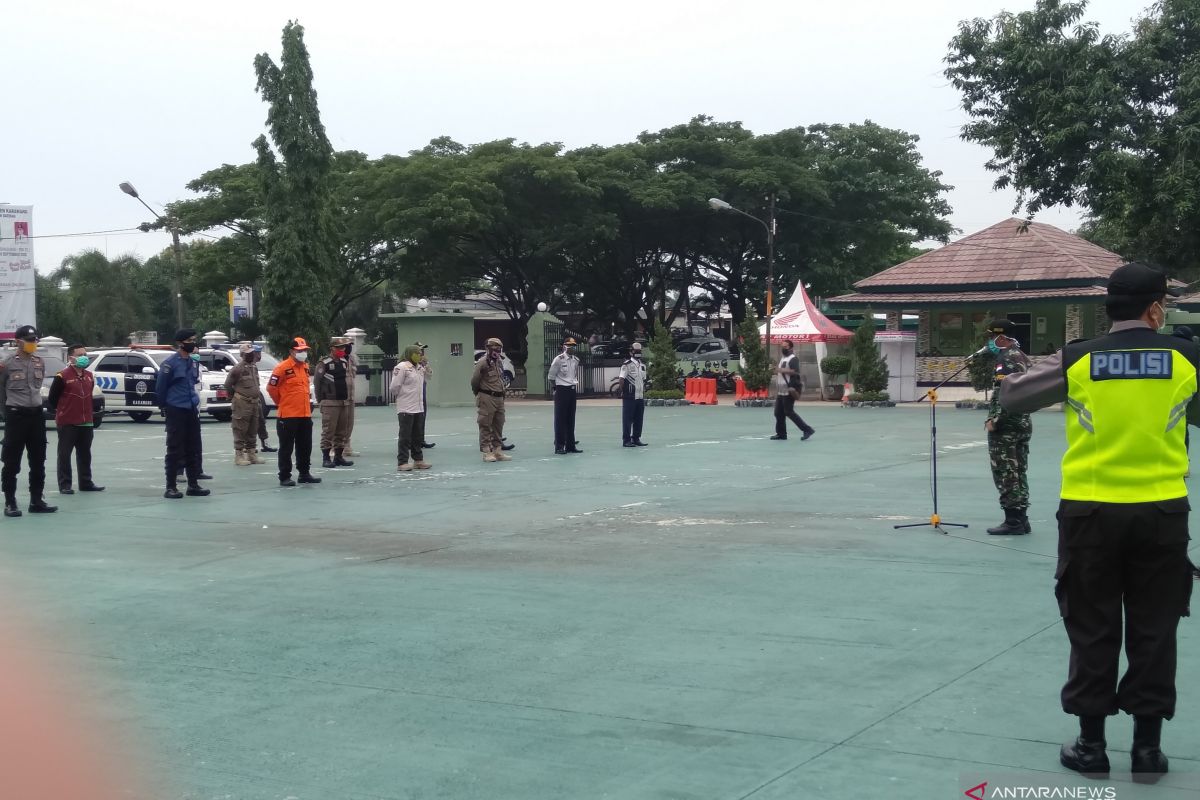 Langgar PSBB, sejumlah toko di Karawang disegel