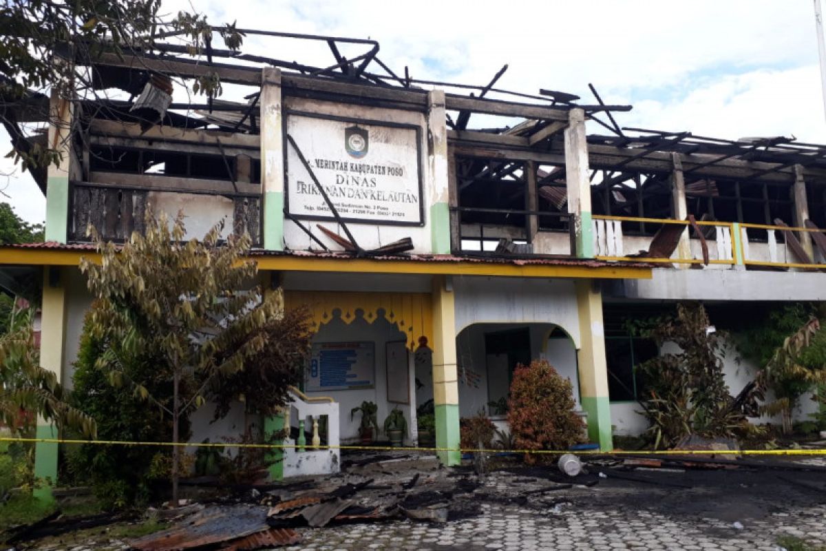 Kantor Dinas Perikanan Poso terbakar