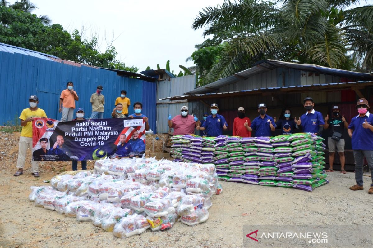 Bakti Sosial Pekerja Migran Indonesia Partai NasDem santuni 10 ribu WNI di Malaysia