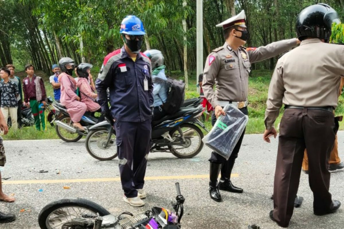 Pengendara dan penumpang motor tewas tabrakan di Jalan lintas Pematangsiantar - Medan