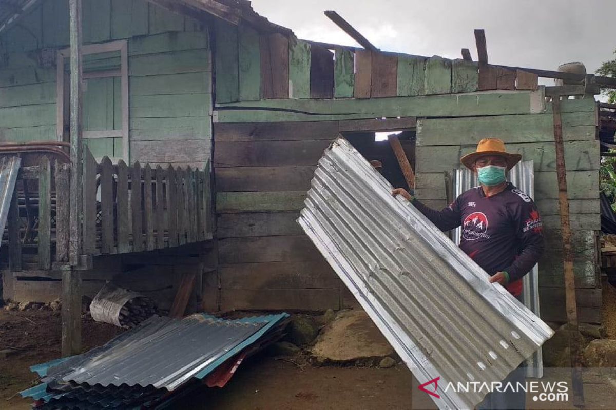 Angin puting beliung rusak 11 rumah di Rejang Lebong