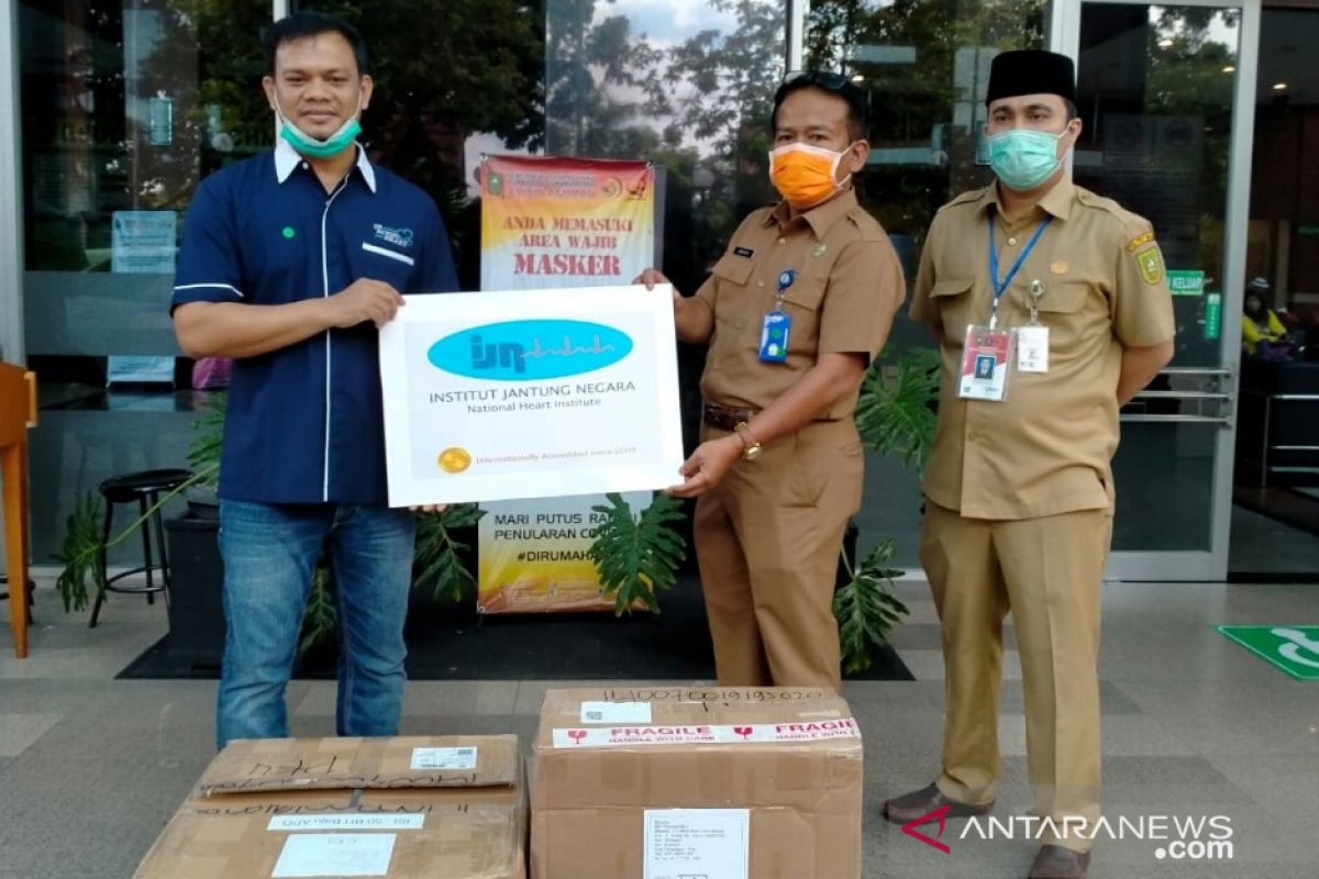 RS Jantung Malaysia bantu 50 set APD ke RSUD Arifin Achmad Pekanbaru