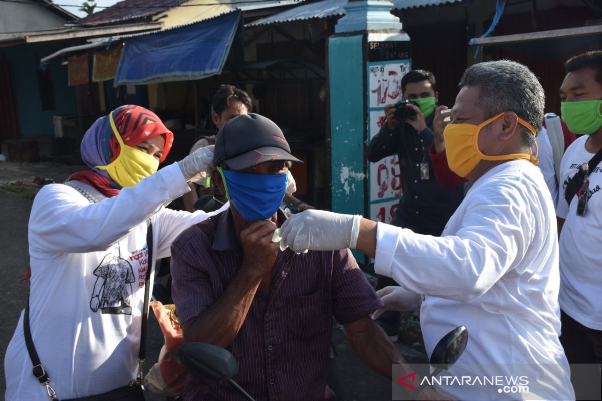 Pemkab Kubu Raya perbanyak pembagian masker kain cegah COVID-19