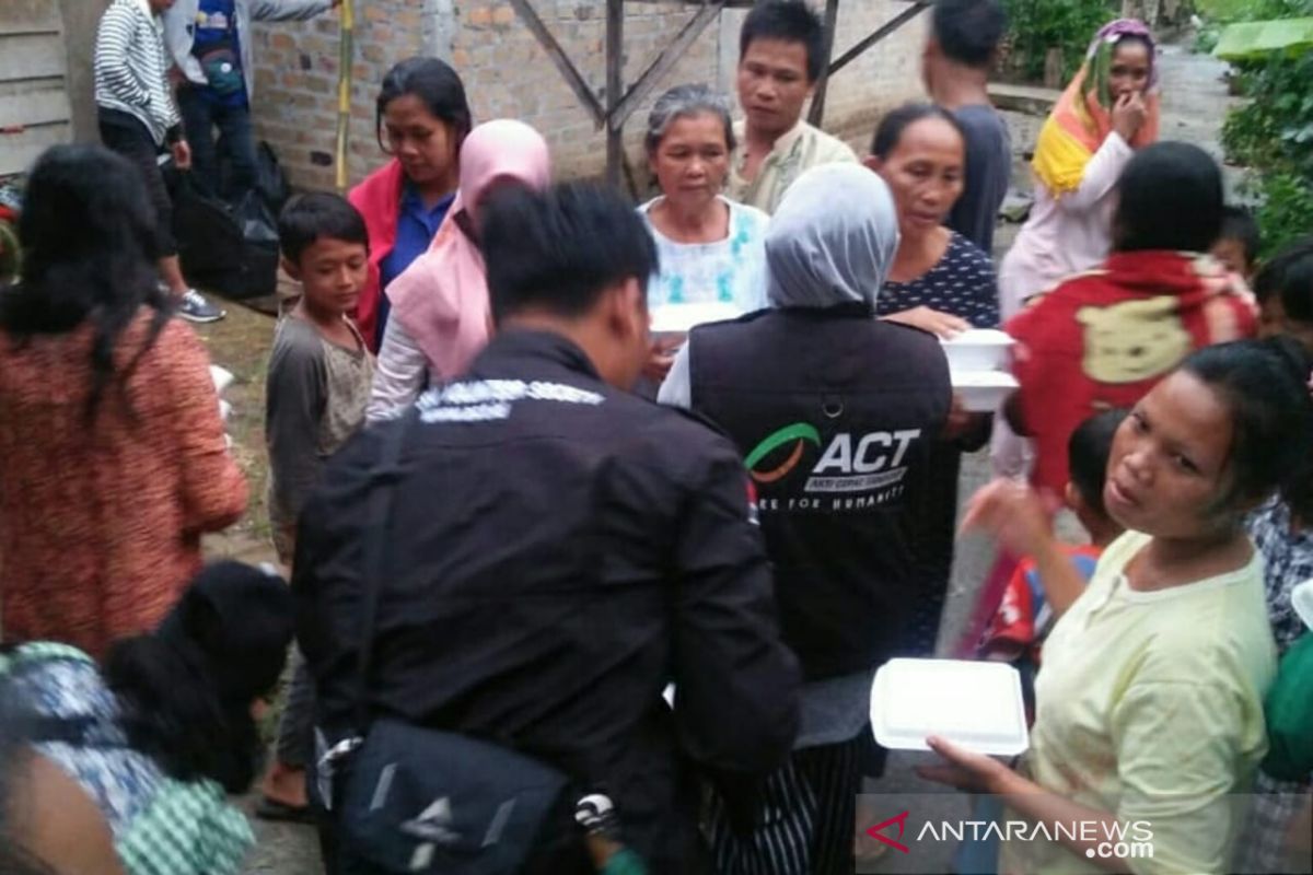 ACT Sumsel salurkan bantuan untuk warga koban banjir di OKU Selatan