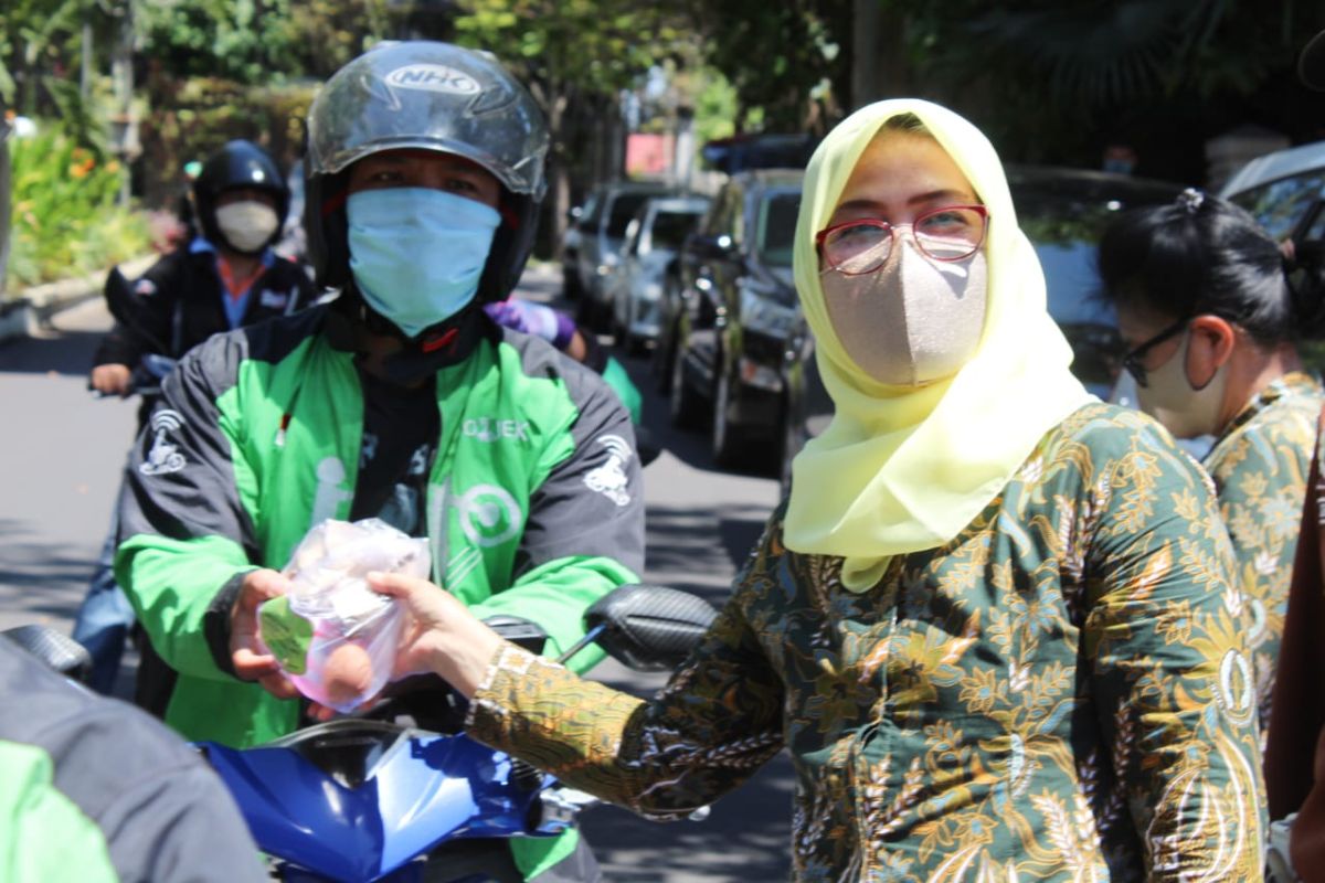 "Dapur Sahabat Adhyaksa" telah salurkan 2.000 kotak makanan