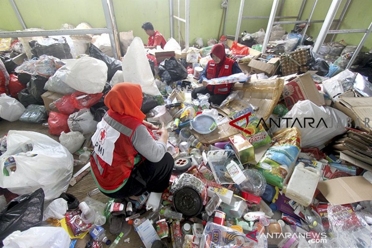 Aplikasi daur ulang sampah jadi solusi dapat uang saat pandemi corona