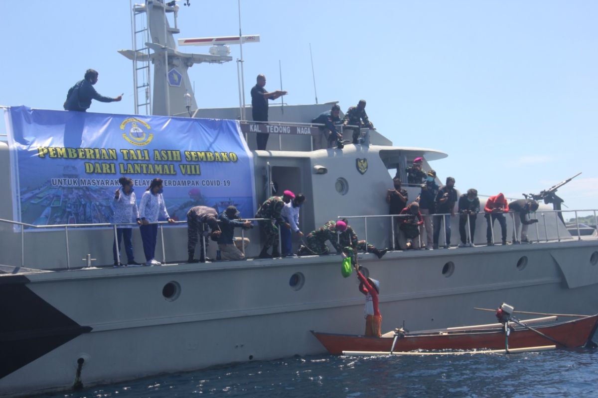 "Peduli Kasih COVID-19" Lantamal VIII sentuh nelayan Manado