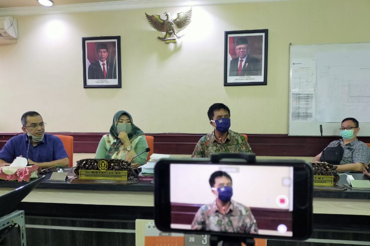 Sejumlah anggota DPRD Surabaya bentuk "hotline" pengaduan COVID-19