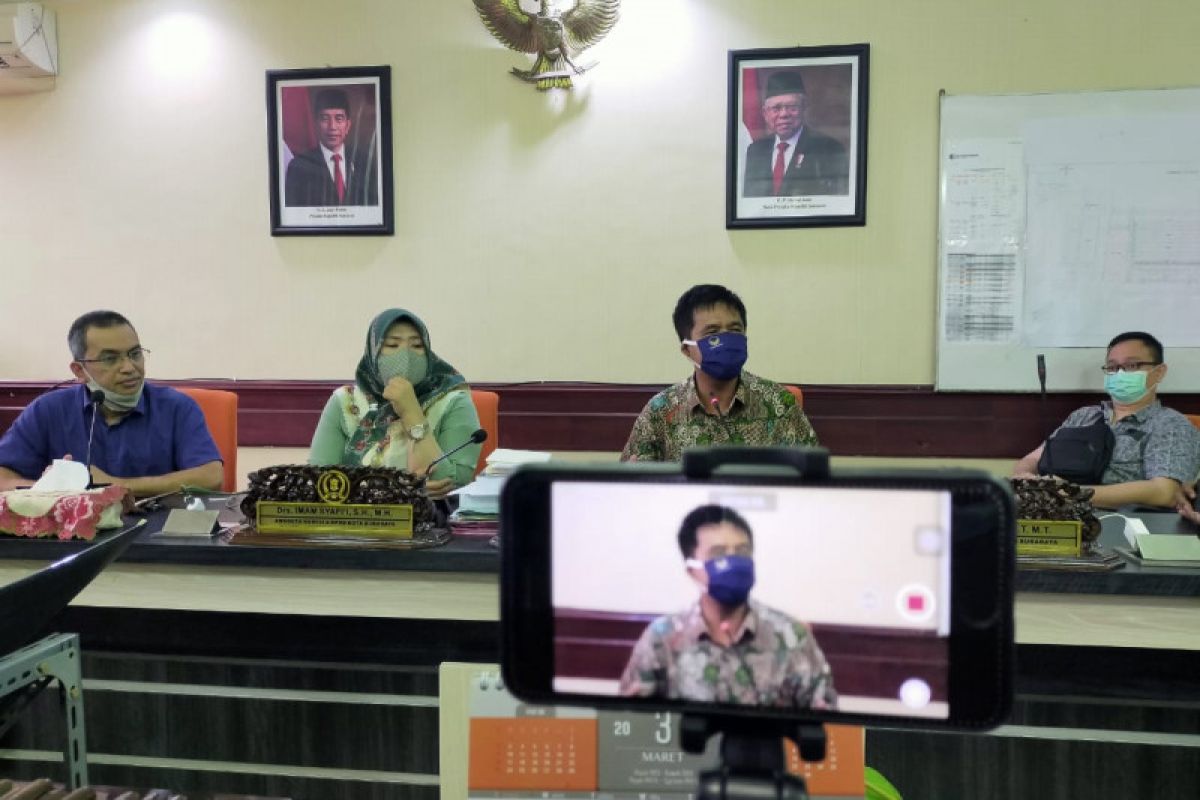 Sejumlah anggota DPRD Surabaya bentuk hotline pengaduan COVID-19