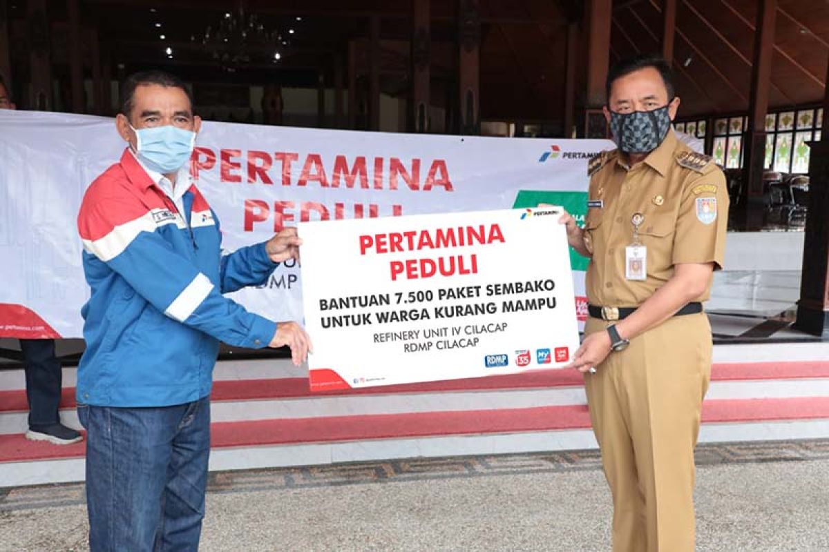 Pertamina Cilacap bagikan sembako untuk warga terdampak COVID-19