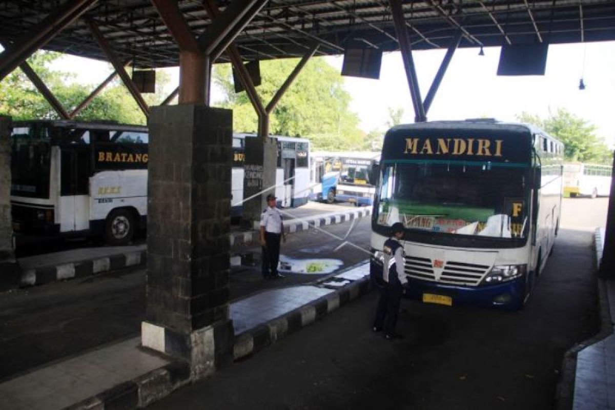 Terminal Purabaya Sepi Penumpang