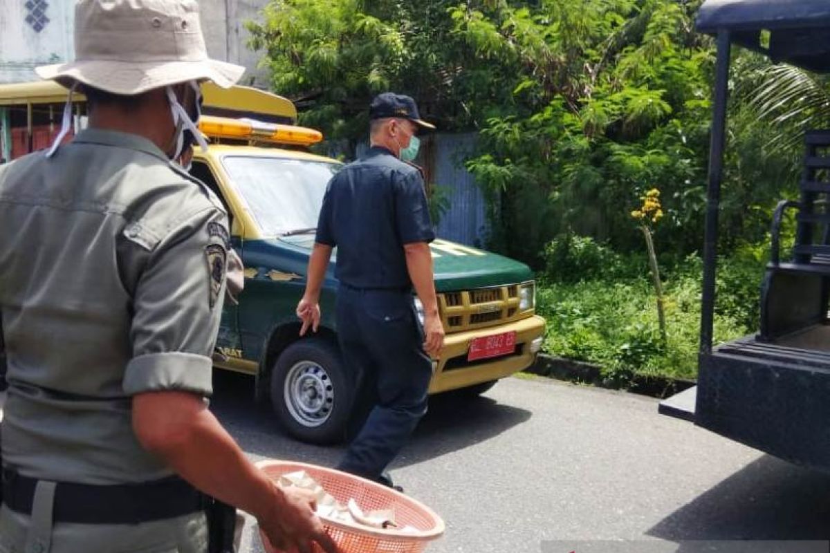 Jual nasi bungkus saat siang hari, dua pedagang di Meulaboh ditangkap