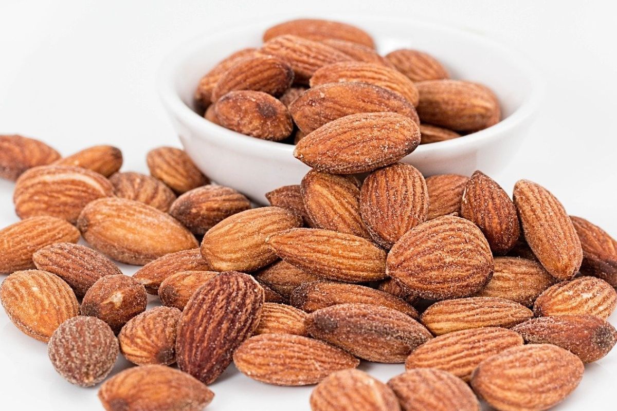 Lebih bagus almond basah atau mentah?